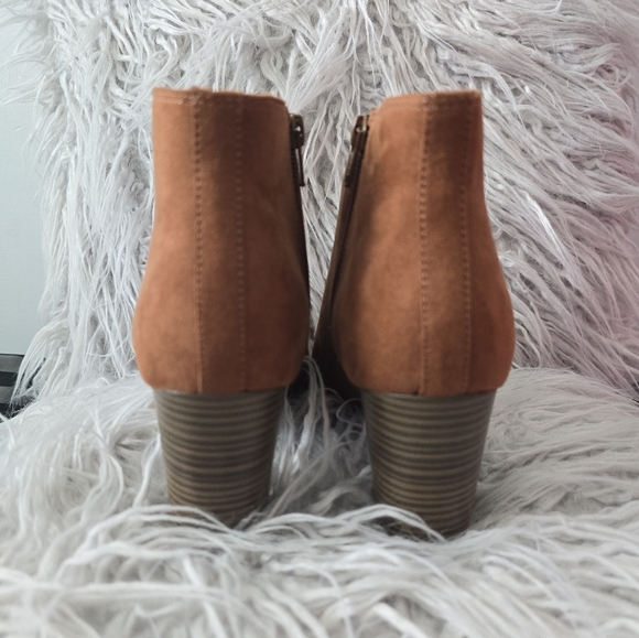 Old Navy Tan Ankle Boots - Picture 3 of 8